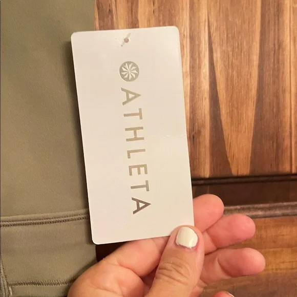 Athleta salutation stash cargo 9 inch Bike Shorts M - Picture 2 of 6